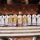 Mons. Lanzani con los nuevos sacerdotes y di&aacute;conos.