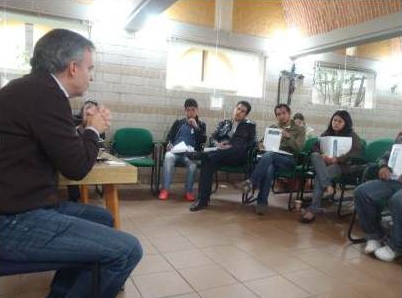 Los directores durante una conferencia sobre Juventud y Familia Misionera.