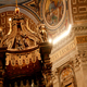 L'altare della confessione, nella basilica di san Pietro, a Roma.