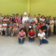 Mons. R&oacute;mulo Emiliani, con alumnos de la primera generaci&oacute;n del colegio, padres de familia y profesores.