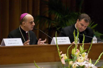 Mons. Rino Fisichella, presidente de la Academia Pontificia para la Vida, dirigió una conferencia sobre «Los retos pastorales actuales en la vida del sacerdote».