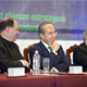 A la izquierda del presidente Calder&oacute;n se encuentra el P. Rodolfo Mayagoitia, director territorial de la Legi&oacute;n de Cristo y del Regnum Christi del territorio de M&eacute;xico y Centroam&eacute;rica, y a la derecha el P. Jes&uacute;s Quirce, rector de la universidad.