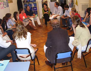 Dinámica de reflexión con algunos padres de familia del Colegio Oakhill Pilar.