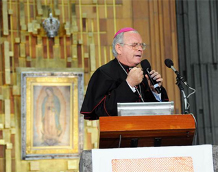Mons. Pedro Pablo Elizondo, L.C., obispo de la Prelatura de Cancún-Chetumal durante el congreso mariano.
