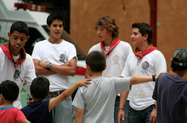 Un equipo de colaboradores de misiones