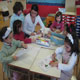 Laura, in classe con i suoi alunni.