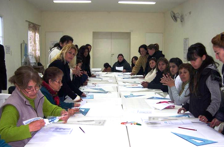 Curso de moldería para señoras, organizado por ANSPAC.