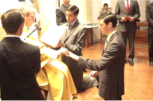 Rodrigo Treviño durante su renovación solemne de promesas en agosto 2010.