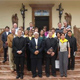 Mons. Miguel Cabrejos, arzobispo metropolitano de Trujillo, en primera fila al centro; a la izquierda y derecha se encuentran los padres Juan Pablo Ledesma y Pedro Barraj&oacute;n, LL.CC., respetivamente. En la segunda l&iacute;nea, a la derecha, Mons. Ricardo Angulo