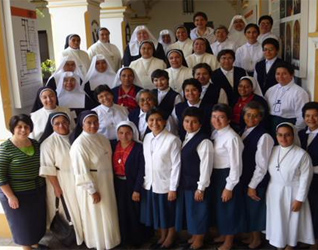 5 diferentes carismas, pero una sola Misión, formar almas para llevarlas a la santidad, en su vocación de religiosas.