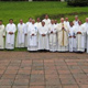 Foto al concluir la misa de clausura de los ejercicios espirituales. Con ellos, al centro, los P.P. John Walsh, y Rafael J&aacute;come, L.L.C.C.