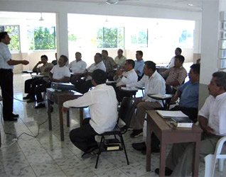 Nuevos Evangelizadores de Tiempo Completo se preparan para apoyar a las parroquias.
