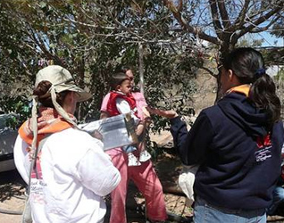 Miembros de Familia Misionera de Chihuahua durante las visitas a las familias