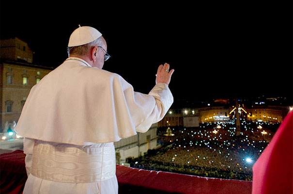 El Papa desde la Logia Central