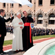 El Papa Benedicto XVI junto con el Card. Giovanni Lajolo observan la fuente de San Jos&eacute;.