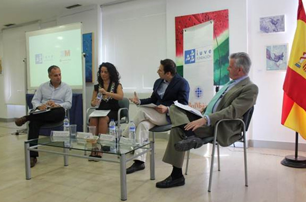 Participantes en la mesa redonda de la presentación de Future Generation.