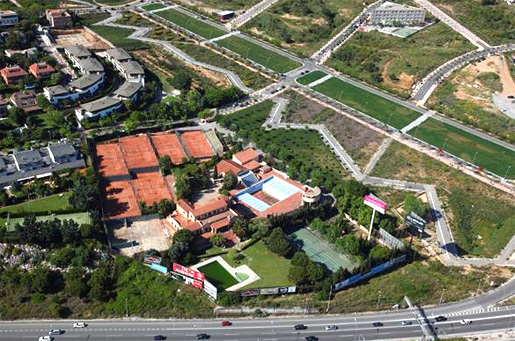 Imagen aérea de las nuevas instalaciones del Highlands School de Barcelona.
