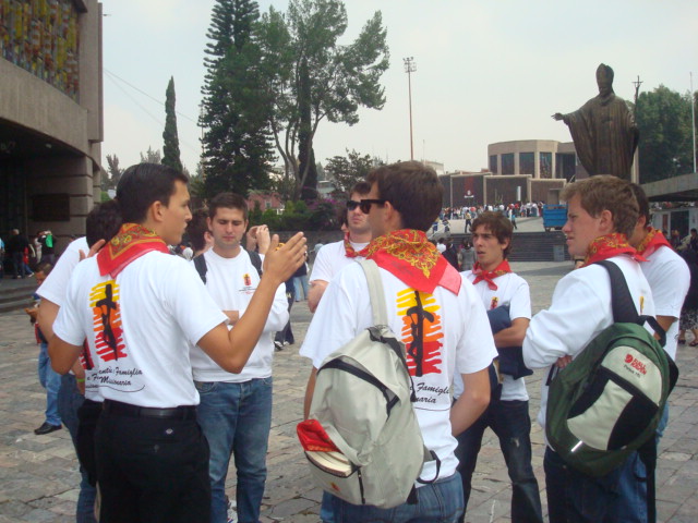 I ragazzi si preparano alla missione 2010, Città del Messico.