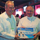 Mons. Pedro Pablo Elizondo, obispo de la Prelatura, regala a Mons. Zygmunt Zimowski, presidente del Pontificio Consejo para los Agentes Sanitarios, el libro conmemorativo.