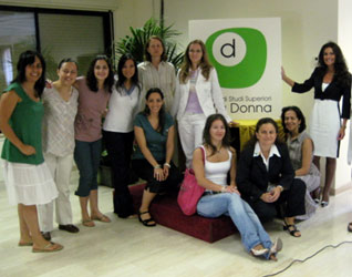 Gruppo di studentesse dell'Istituto di Studi Superiori sulla Donna.