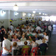 Un momento durante el bingo con los abuelos.
