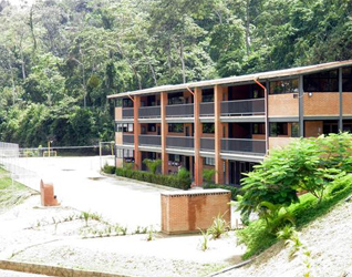 Edificio del Colegio Mano Amiga para los alumnos de bachillerato.