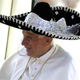 �&iexcl;Benedicto, hermano, ya eres mexicano!�, fue el grito que miles de j&oacute;venes dec&iacute;an cuando el Papa se puso un sombrero de charro.