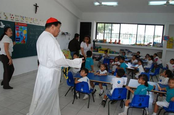 Su Eminencia visitó también a los alumnos del Colegio Mano Amiga de Cancún.