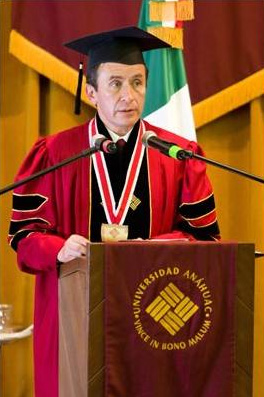 Abraham Cárdenas durante su discurso.