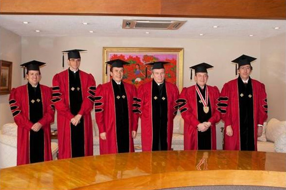 Algunos de los asistentes a la ceremonia de cambio de rector (de izq. a der.): Mtro. Jorge Juan García, P. Jaime Bordons, L.C., Act. Abraham Cárdenas, P. Rodolfo Mayagoitia, Dr. Jorge López y C.D. Alfredo Nava.