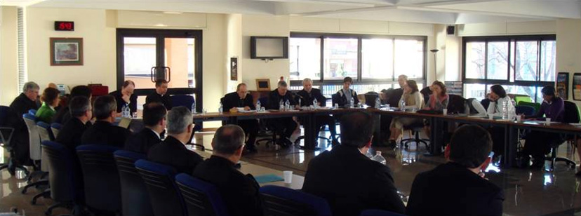 Foto durante una de las reuniones con el Card. Velasio De Paolis.