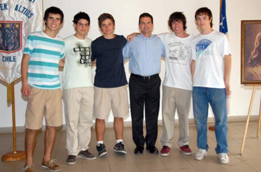 Puntajes Nacionales Everest 2012: Cristián Barros, Cristóbal Van Nievelt, Rodrigo Irarrázaval, Gerardo González (Director), Ismael Vásquez y Antonio Gil.