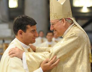 El P. Jorge Bugallo, L.C., el día de su ordenación sacerdotal de manos de Mons. Brian Farrell, L.C., el 12 de diciembre de 2009.