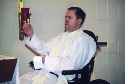 Durante la celebración de la Eucaristía en diciembre de 1997, en Cheshire (USA).
