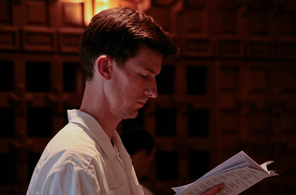 Stephen Howe, L.C. (de Australia) en un momento de oración en la capilla.