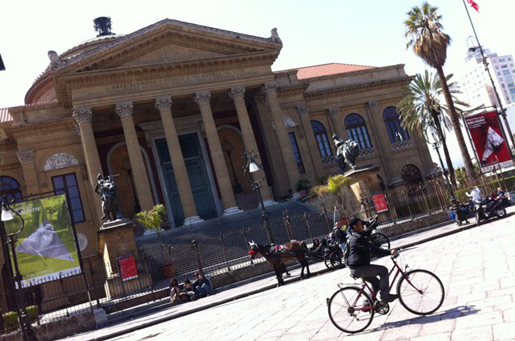 Il teatro Massimo a Palermo.