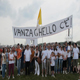Il gruppo del Regnum Christi di Vanzaghello (MI) sulla spianata di Bresso, prima della celebrazione della S. Messa con il Papa.