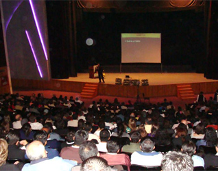 800 personas se dieron cita para escuchar la conferencia del P. Alejandro Ortega, L.C. en Xalapa, Veracruz.