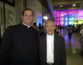 El P. Isidro Ramírez, L.C., en compañía de su tío, Mons. Diego Padrón Sánchez, arzobispo de Cumaná, Venezuela.