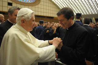 Papa Benedicto XVI y P. Álvaro Corcuera, 2009