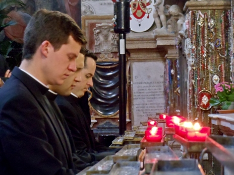 LC Seminarians Praying