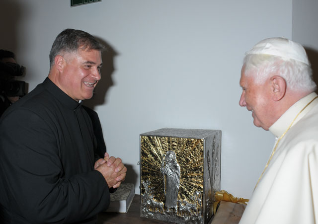 Regalo del Papa a Notre Dame