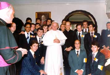 Eine Gruppe junger Mitglieder des Regnum Christi halfen bei der Organisation der ersten apostolischen Reise von Papst Johannes Paul II. nach. Mexico