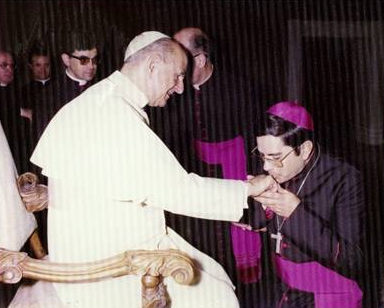 Año 1975: Mons. Jorge Bernal, LC en audiencia con el Papa Pablo VI