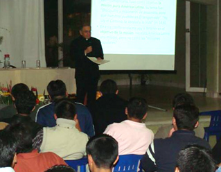 El P. Javier García, L.C., en el seminario interdiocesano de Xalapa “Rafael Guízar y Valencia”, durante su exposición a los seminaristas de Xalapa, Córdoba y Orizaba.