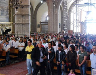 500 miembros del Movimiento pusieron en manos de la Virgen de Guadalupe todo su trabajo al servicio de la Iglesia.