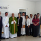 Mons. Rafael Romo con el di&aacute;cono Pedro Casta&ntilde;era, L.C., y con personal del sistema UNID. Tambi&eacute;n est&aacute; presente el P. Carlos Castillo, secretario particular del Sr. Arzobispo.