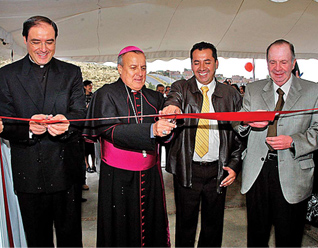 De izq. a der.: P. Leonardo Núñez, L.C., Mons. Carlos Cabrero Romero, Lic. Mario Román y Dn. Juan Guillermo Zezati.