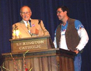Ed y Eddie Reinhardt presentan el testimonio de unidad familiar ante el accidente que sufrió Eddie.