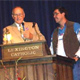 Ed y Eddie Reinhardt presentan el testimonio de unidad familiar ante el accidente que sufri&oacute; Eddie.